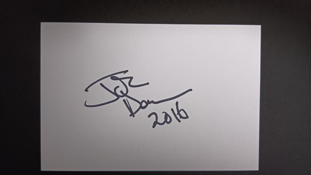 Queen全員の直筆サイン入りコレクターズセット」