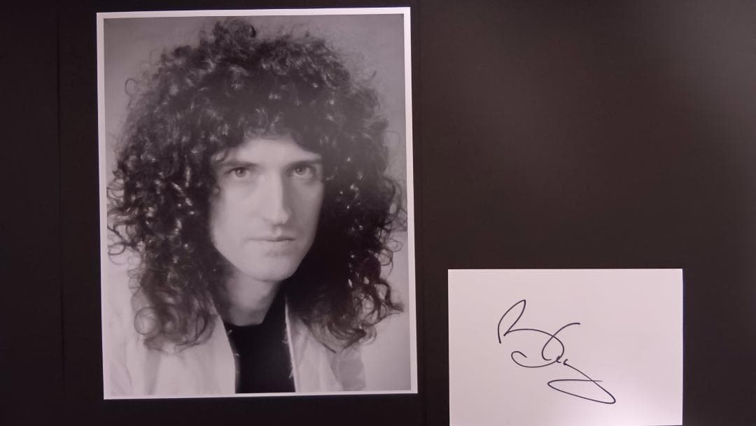 Queen全員の直筆サイン入りコレクターズセット」