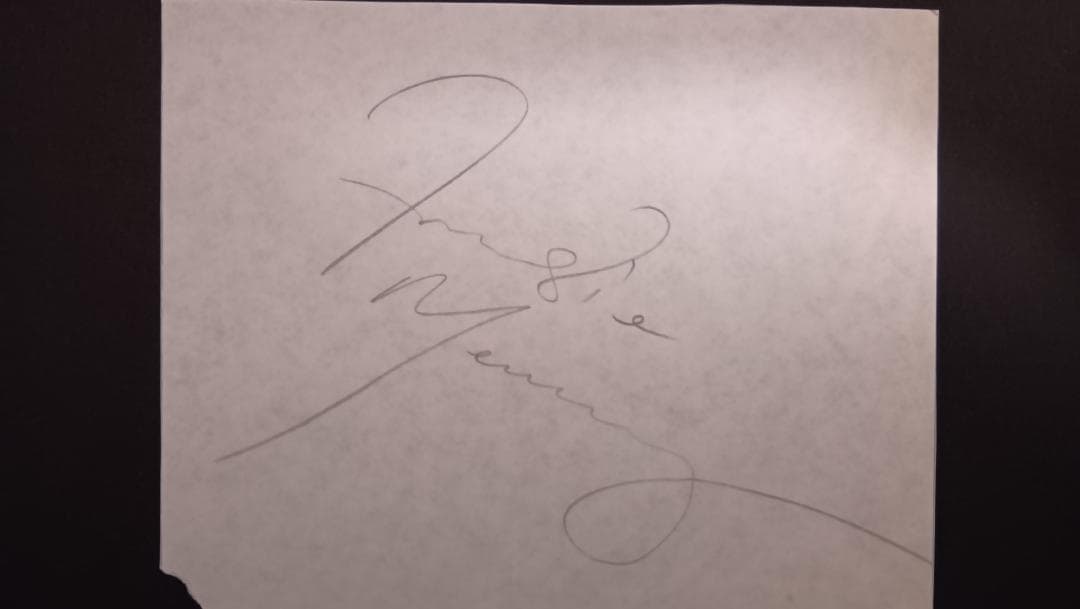 Queen全員の直筆サイン入りコレクターズセット」