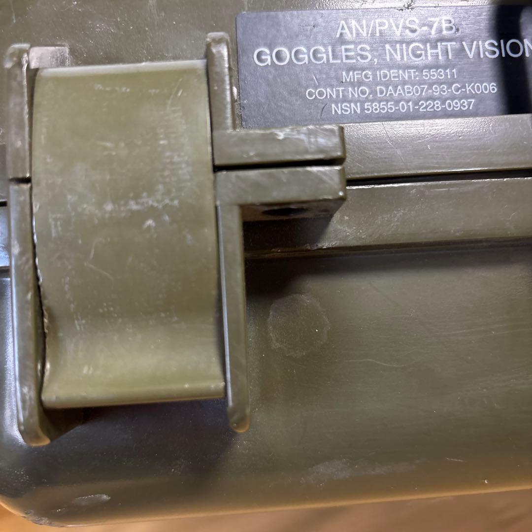 米軍放出品　ハードケースAN/PVS−7Bナイトビジョンゴーグル