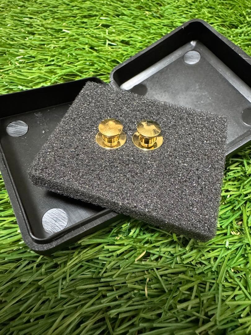 ポ*メ様 PUMA メタリック ピンバッジ 非売品 社章 契約選手用　新品