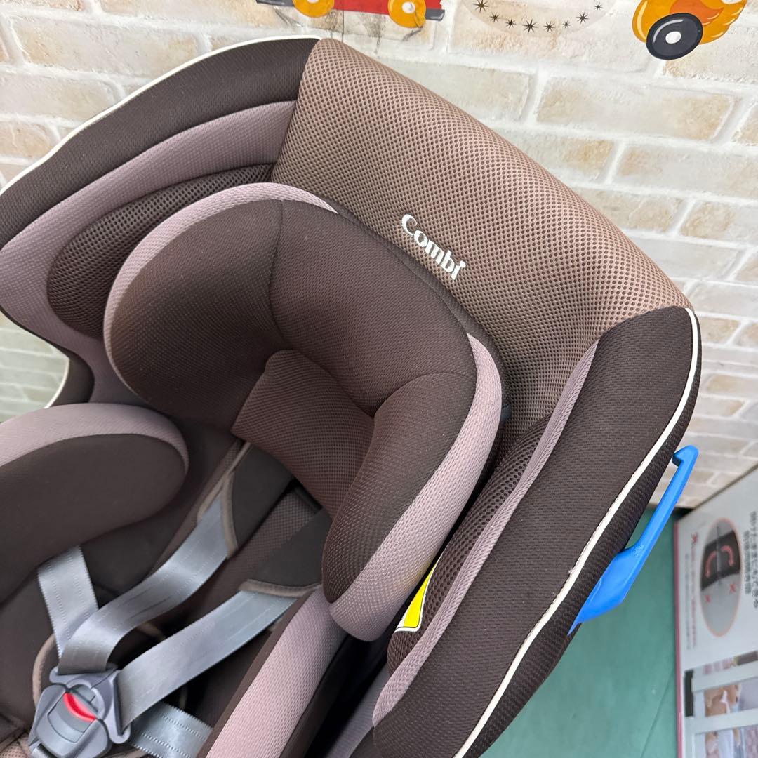 コンビ　ウィゴー　チャイルドシート 新生児から　日本製