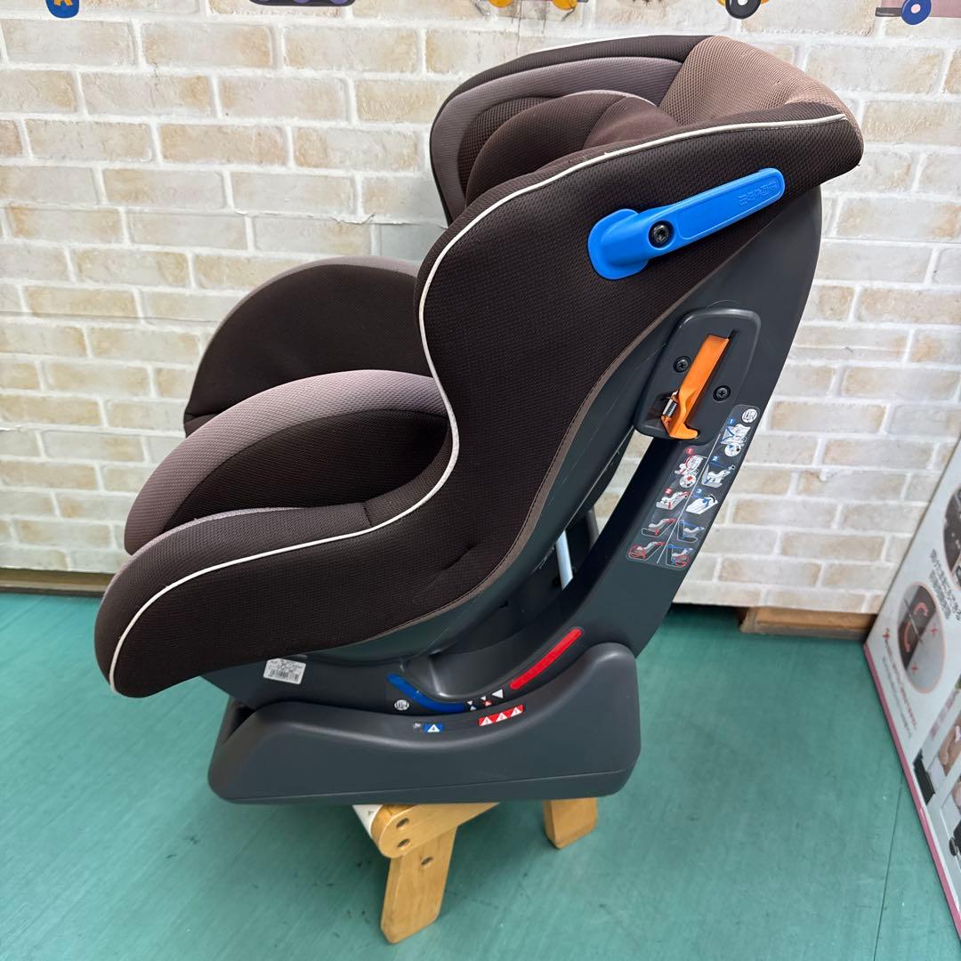 コンビ　ウィゴー　チャイルドシート 新生児から　日本製