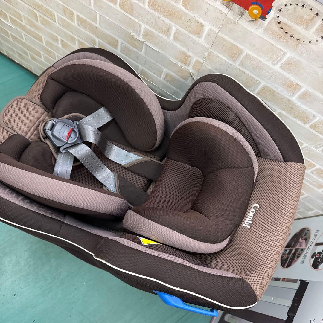 コンビ　ウィゴー　チャイルドシート 新生児から　日本製