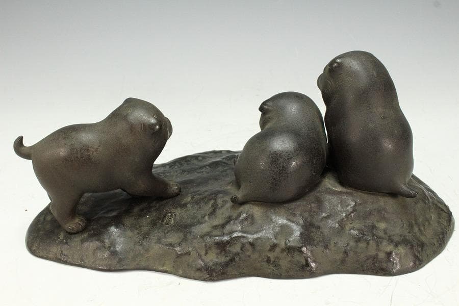 金工師 徳光造 遊三犬 置物(K-XA873)