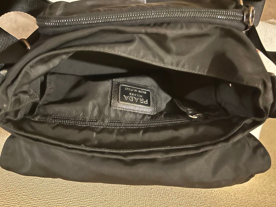 ホクランド　PRADA ブラック ショルダーバッグ