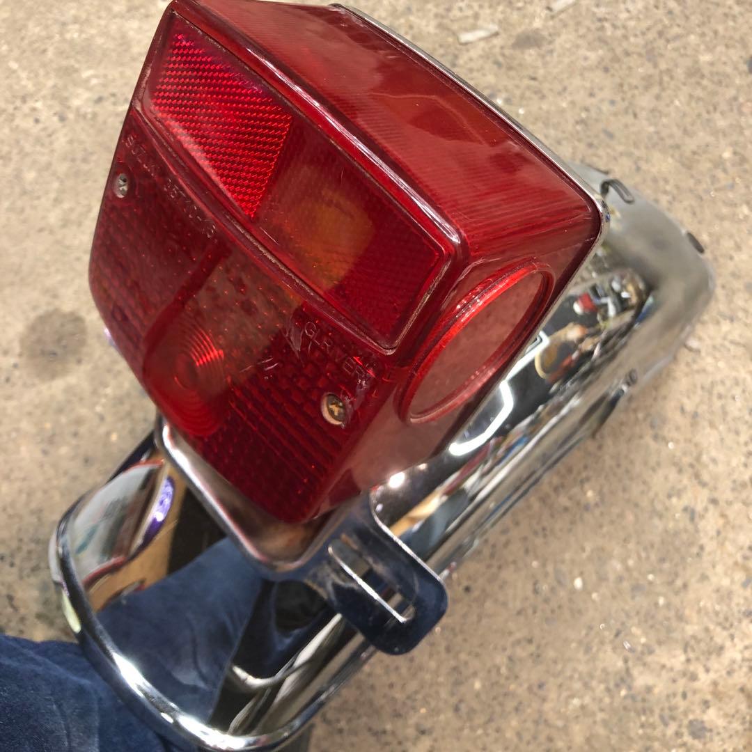 スズキGN125H 純正テールランプ台座リアフェンダー付き