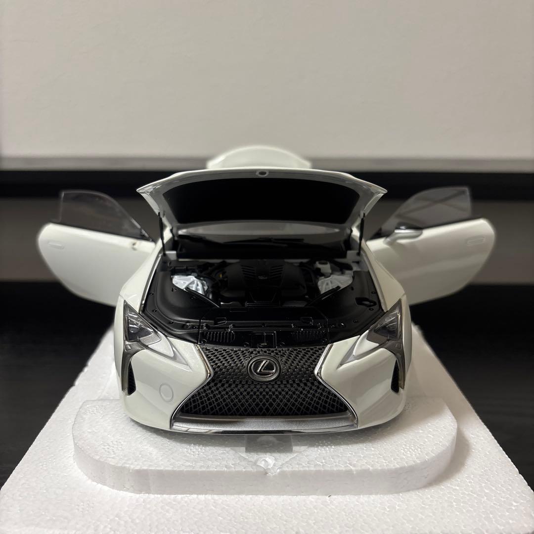 オートアートLexus LC500 ホワイト 1/18 左ミラー欠損 - メルカリ