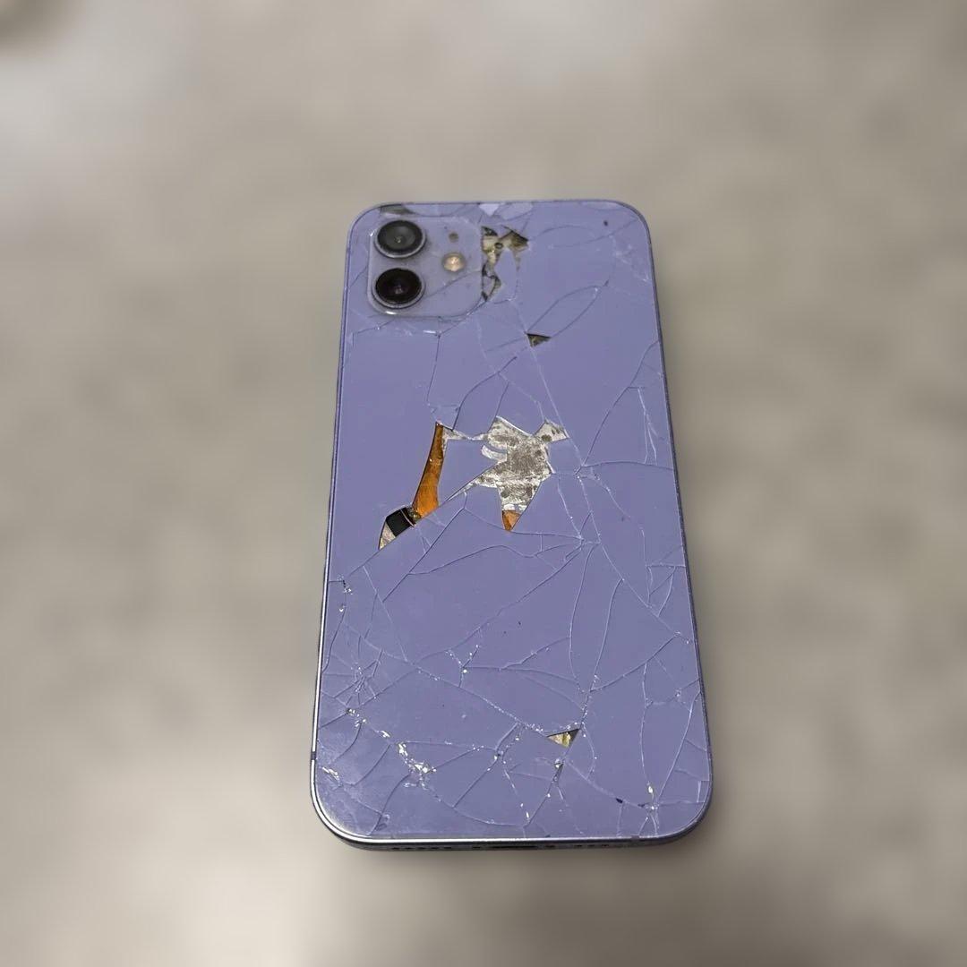 iPhone12紫 裏割れ バッテリー残量90%