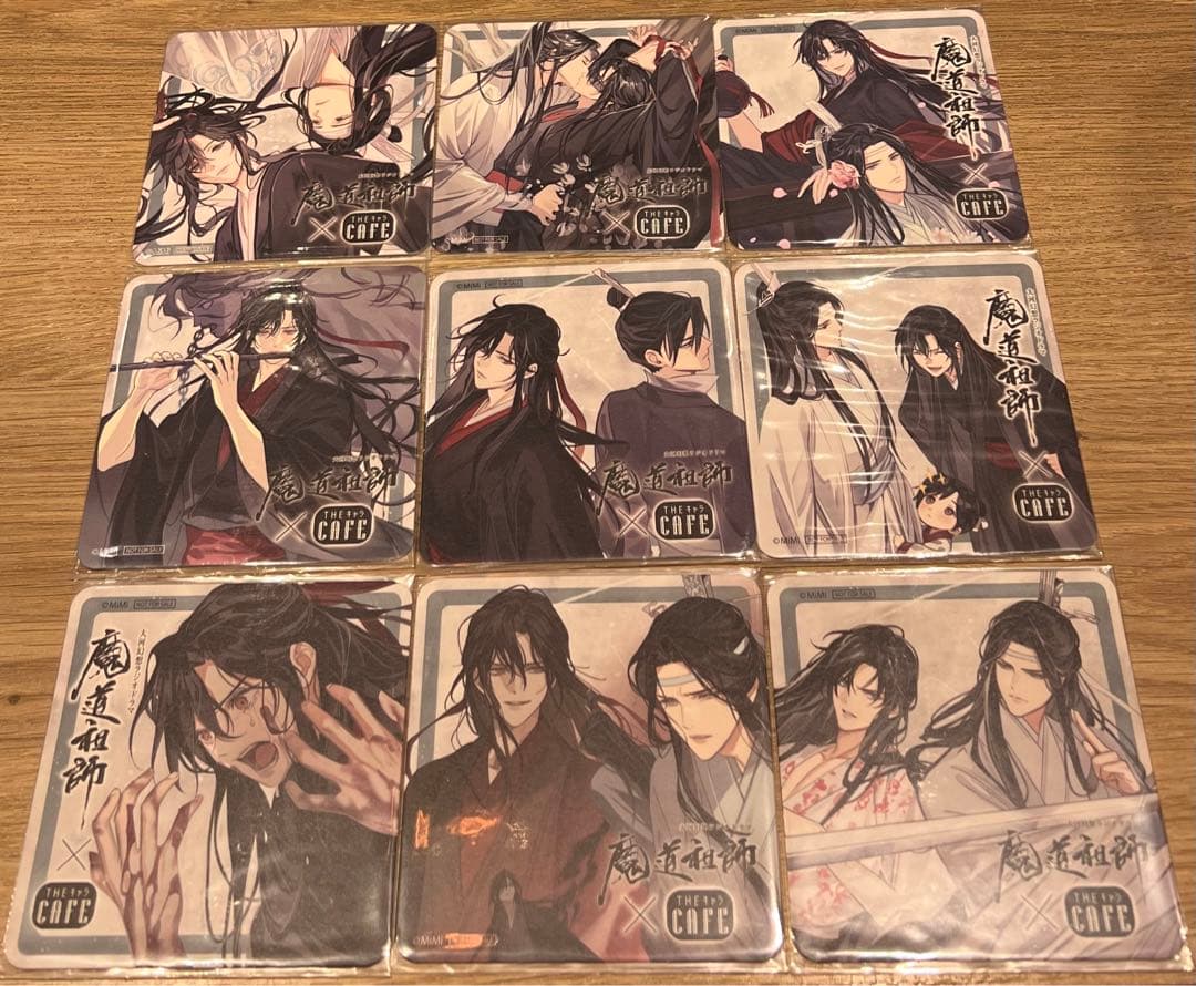 魔道祖師THEキャラカフェ コースターと缶バッジセット