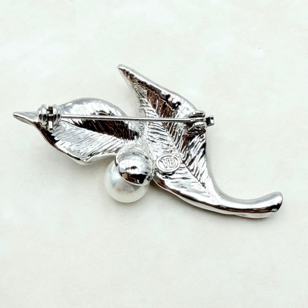 ヴァンドームブティック ブローチ パール リーフ 葉 シルバーカラー