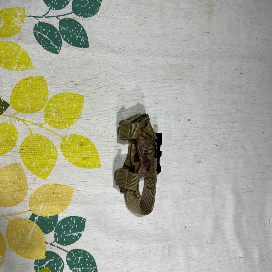 迷彩柄デープが多少剥がれかけていますホコリはできるだけ取り除きます