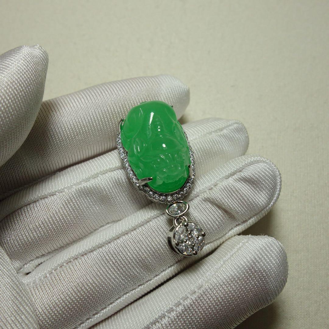 翡翠 満緑 貔貅ペンダント 天然石 中国古美術 玉彫 コレクション