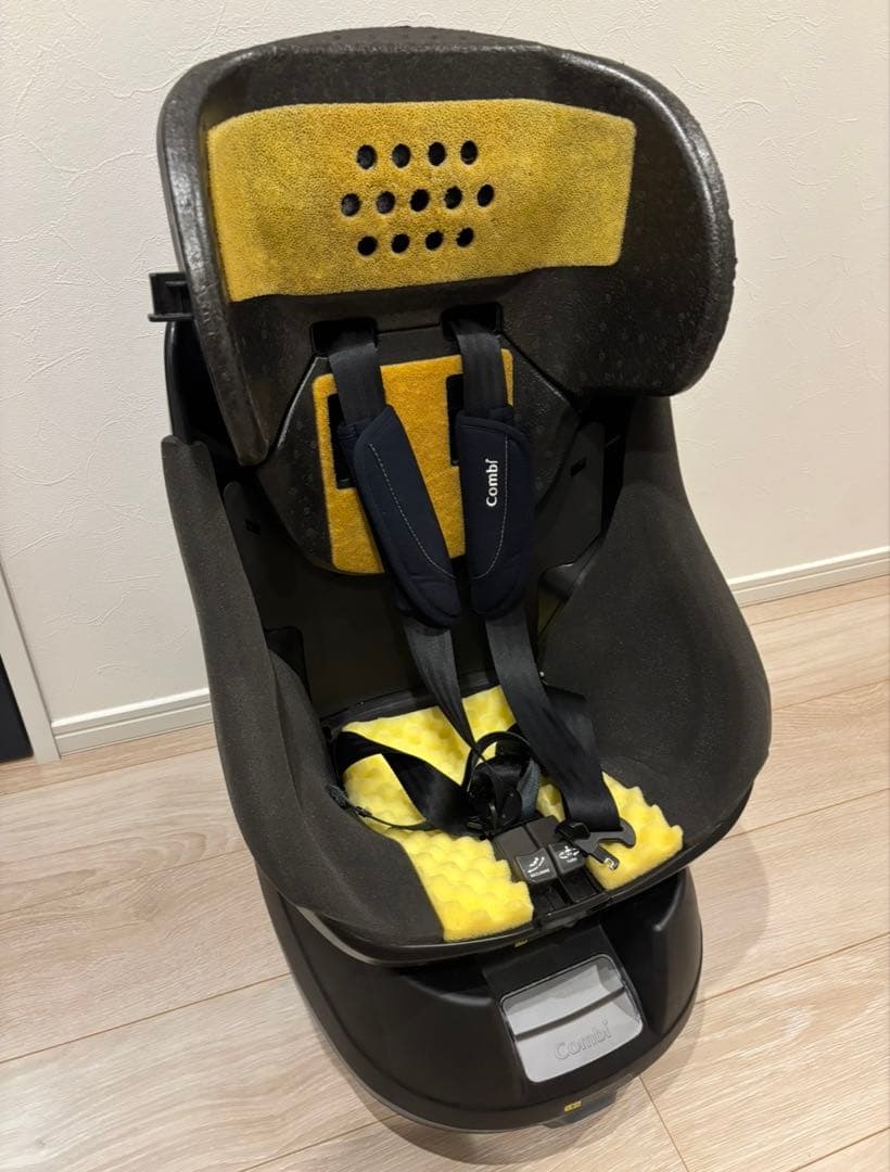 美品　Combi チャイルドシート ネイビー