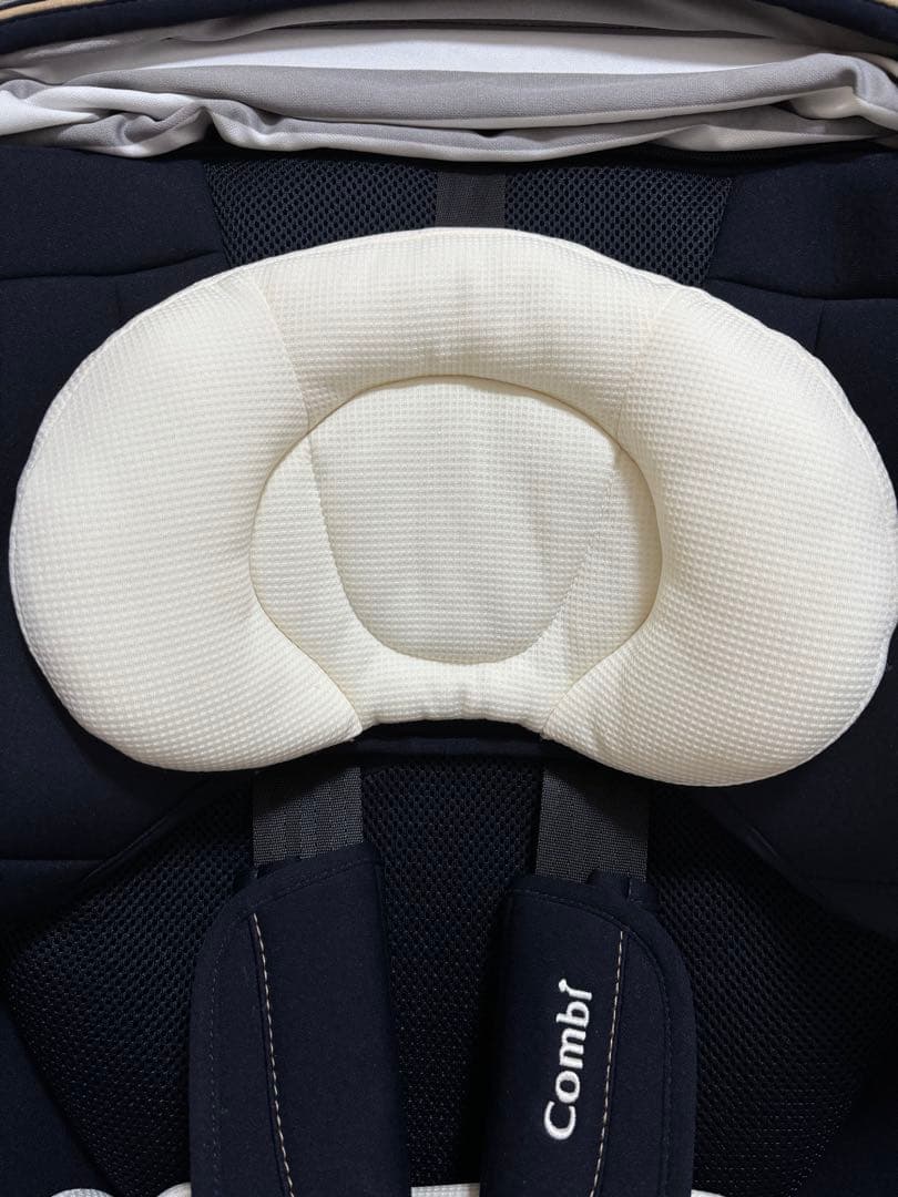 美品　Combi チャイルドシート ネイビー