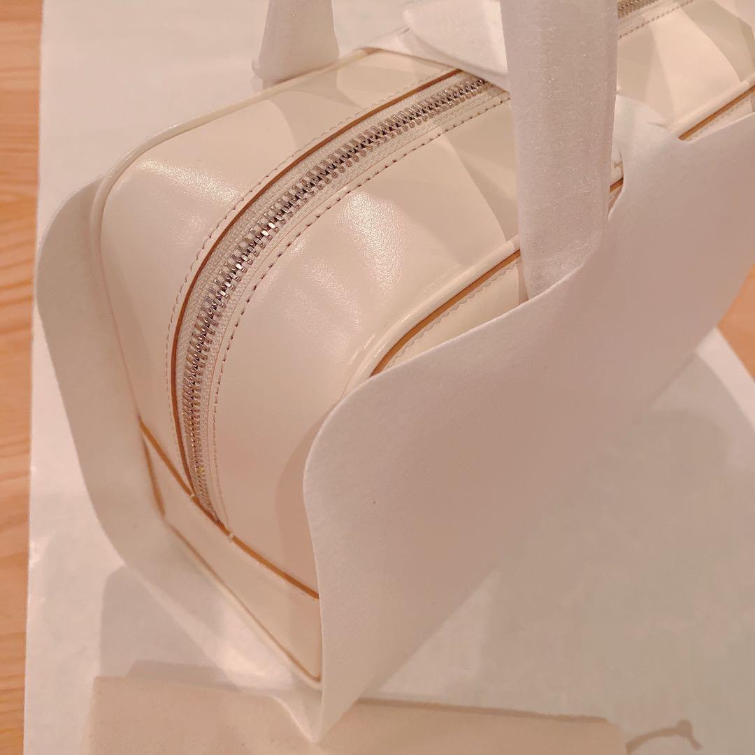 新品　TOUT Y EST トゥティエ 　ロケ スモールバッグ　完売　アイボリー