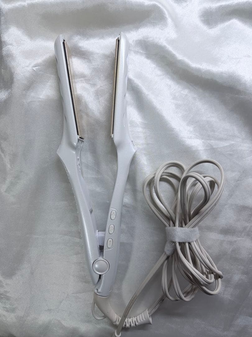 絹女　kinujo ストレートヘアアイロン　白 Amazon | 絹女～KINUJO～ 28×100mm ストレート ヘアアイロン 220