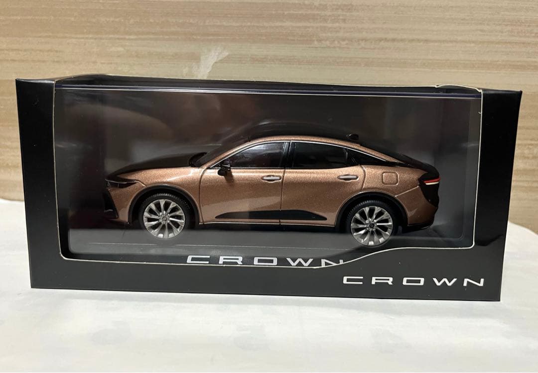 トヨタ1/30 クラウン PHEV 2022 ブラック / プレシャスブロンズ