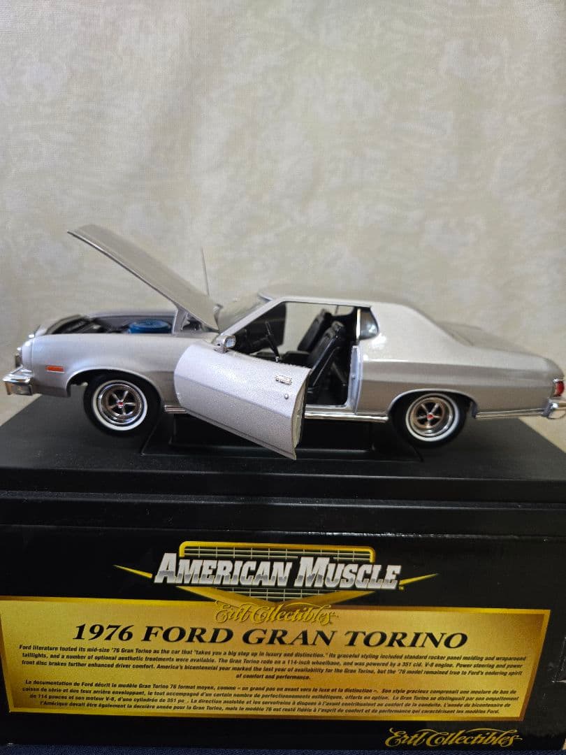 aki　1976フォード「グラン・トリノ」1/18とリーガルネームタグ