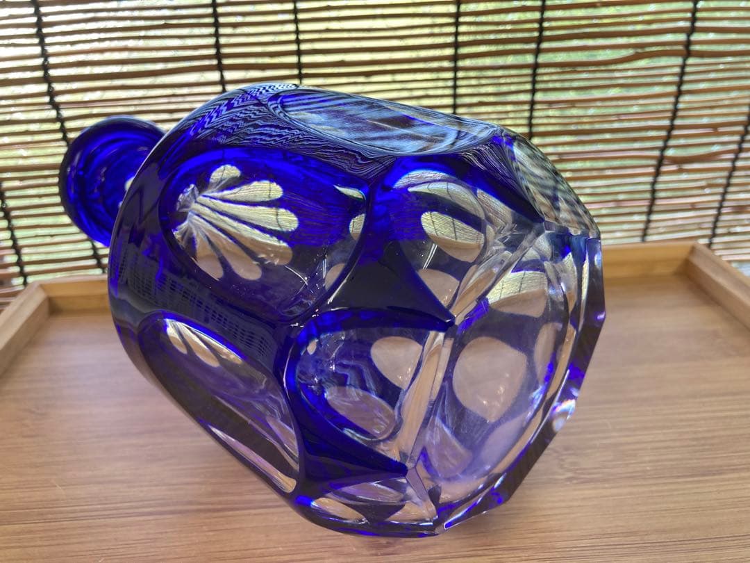 美品】江戸切子風 カットガラス デキャンタ／ブルー×クリア 八角形栓付き