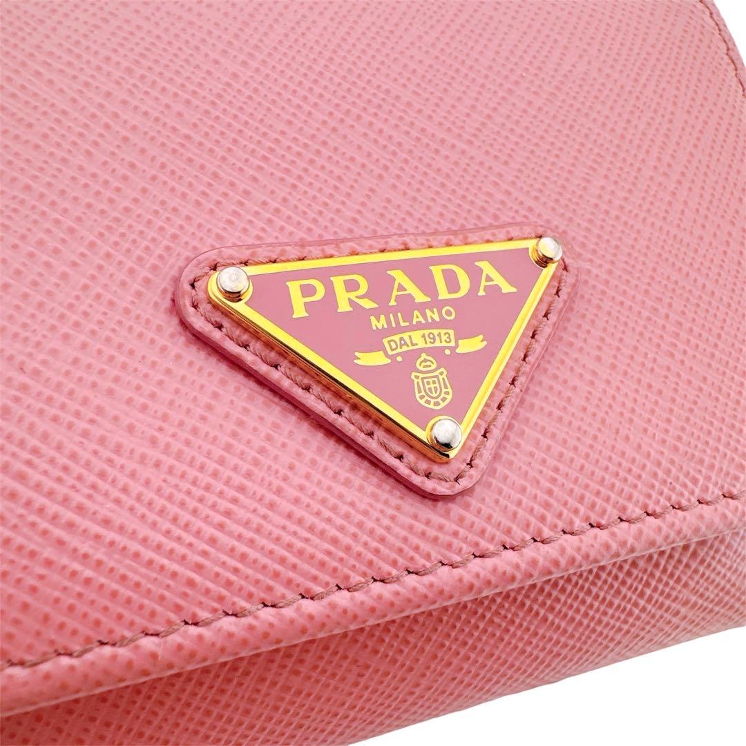 美品◇プラダ サフィアーノレザー 三角プレート 三つ折り財布 ピンク