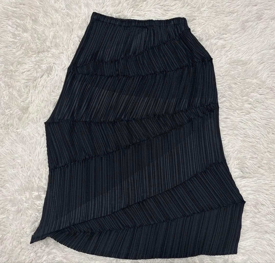 イッセイミヤケ　変形　ランダムプリーツスカート　ひざ丈　ブラック