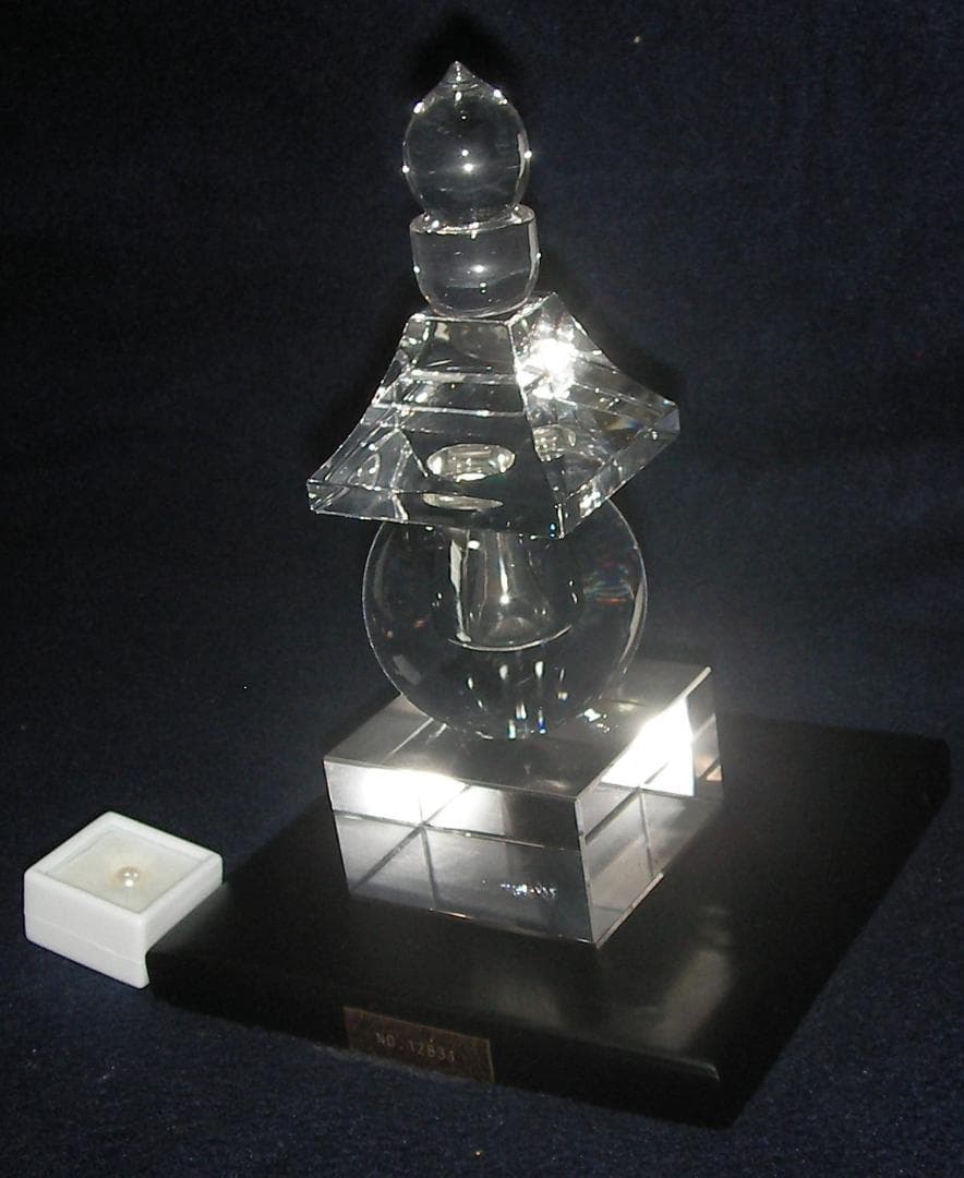 五輪塔 天然水晶 美術工芸品 伝統工芸品 証明書付き 風水 山梨県水晶