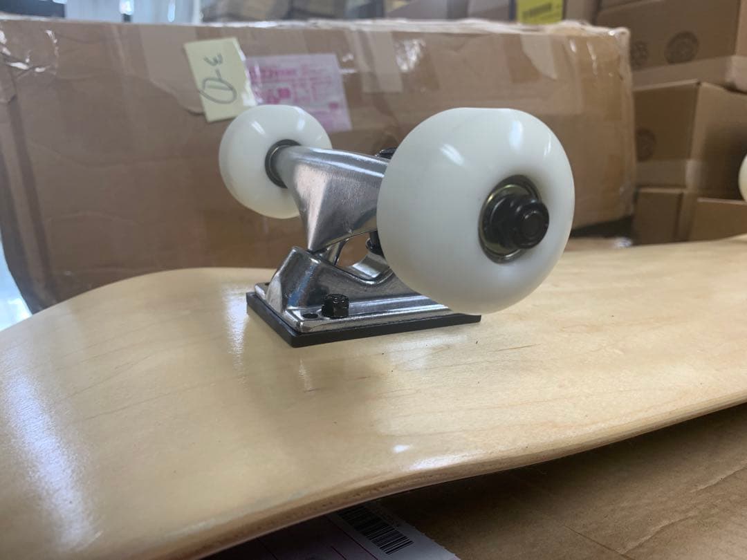 ベアリンググレードアップUSAブランクスケートボード コンプリート 7.75