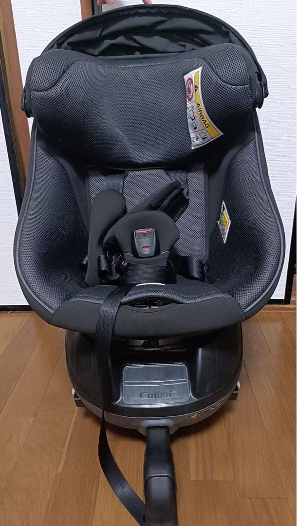 【美品】COMBIコンビ　クルムーヴ コンパクトエッグショック　チャイルドシート