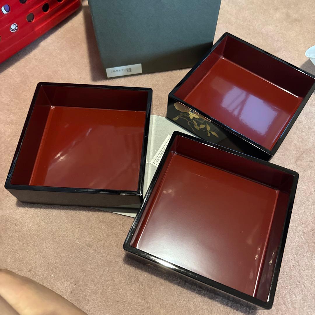 黒色金色装飾の3段重箱　会津塗り　本漆　枝松