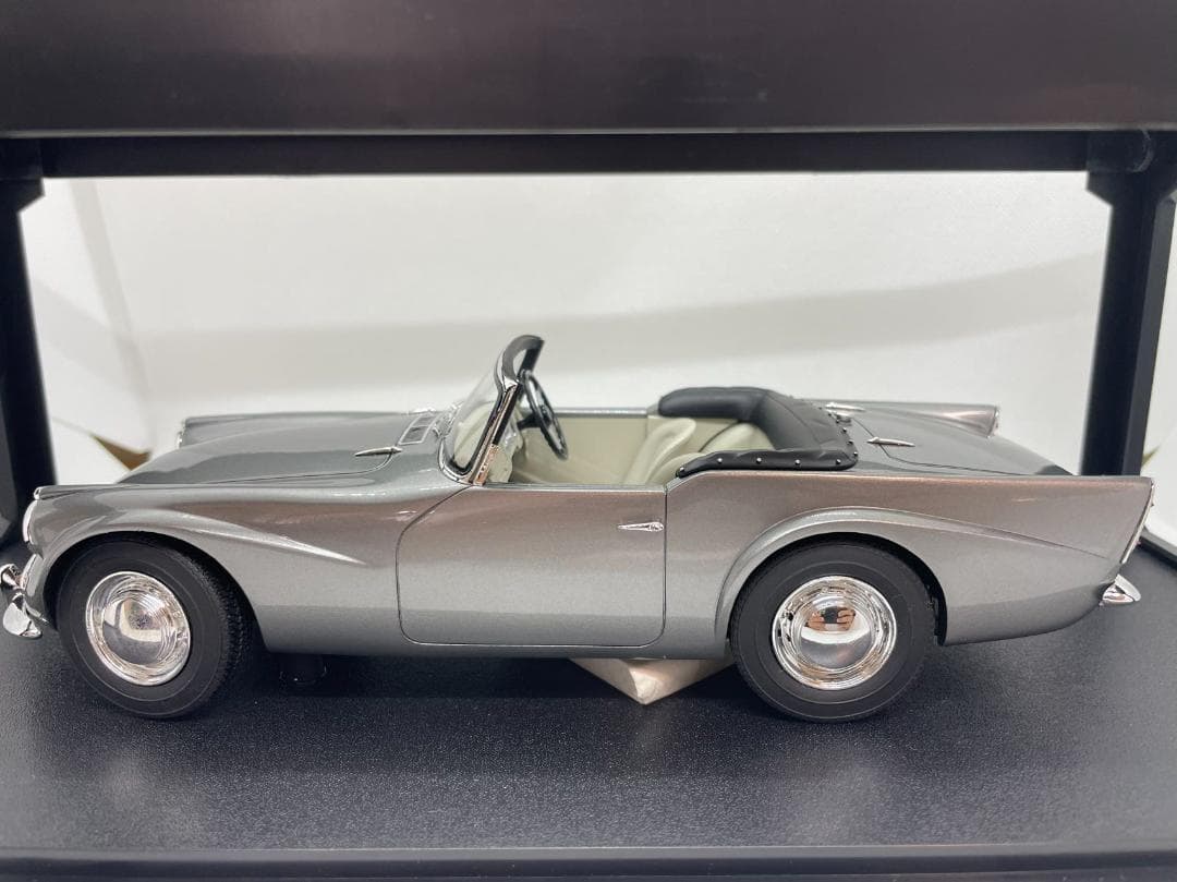 104-046 Cult 1/18 ダイムラー Daimler SP250