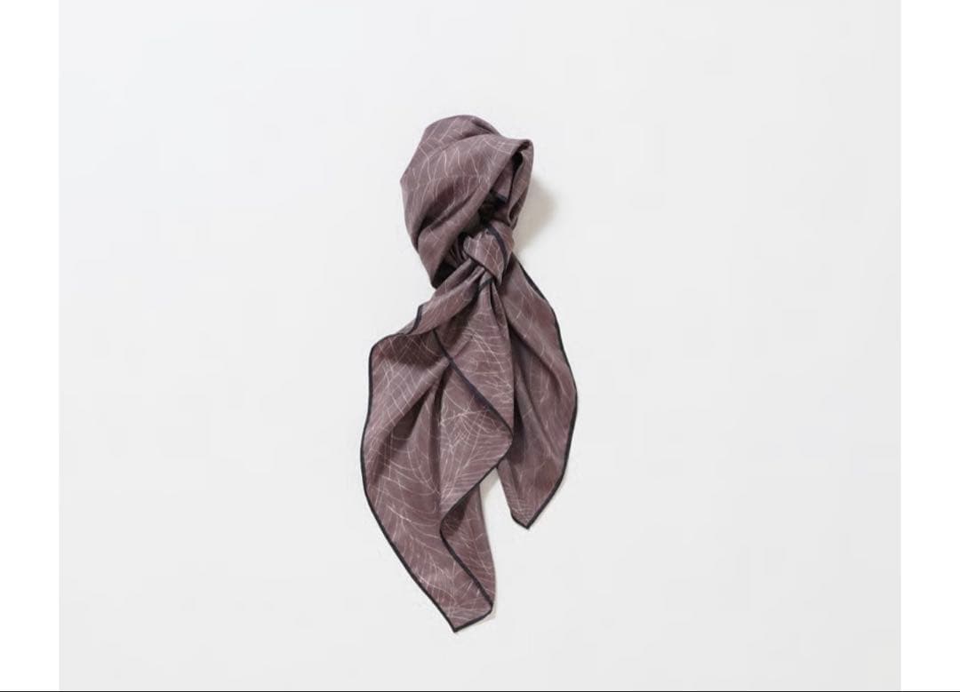 yoli ヨリ　Song at Feet\" scarf シルクスカーフ yoli ヨリ Song at Feet scarf シルクスカーフ