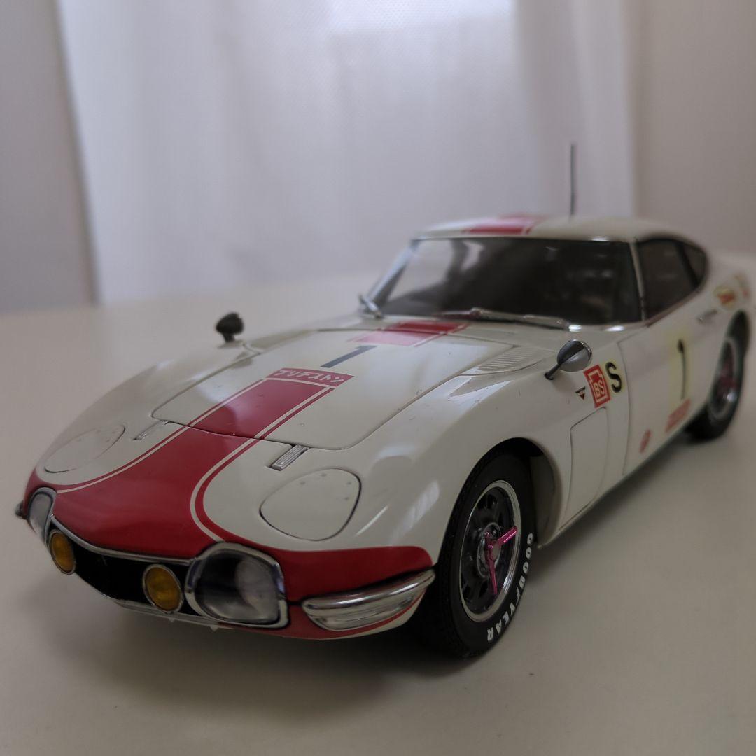 オートアート、トヨタ2000GT、2台セット　1/18ミニカー