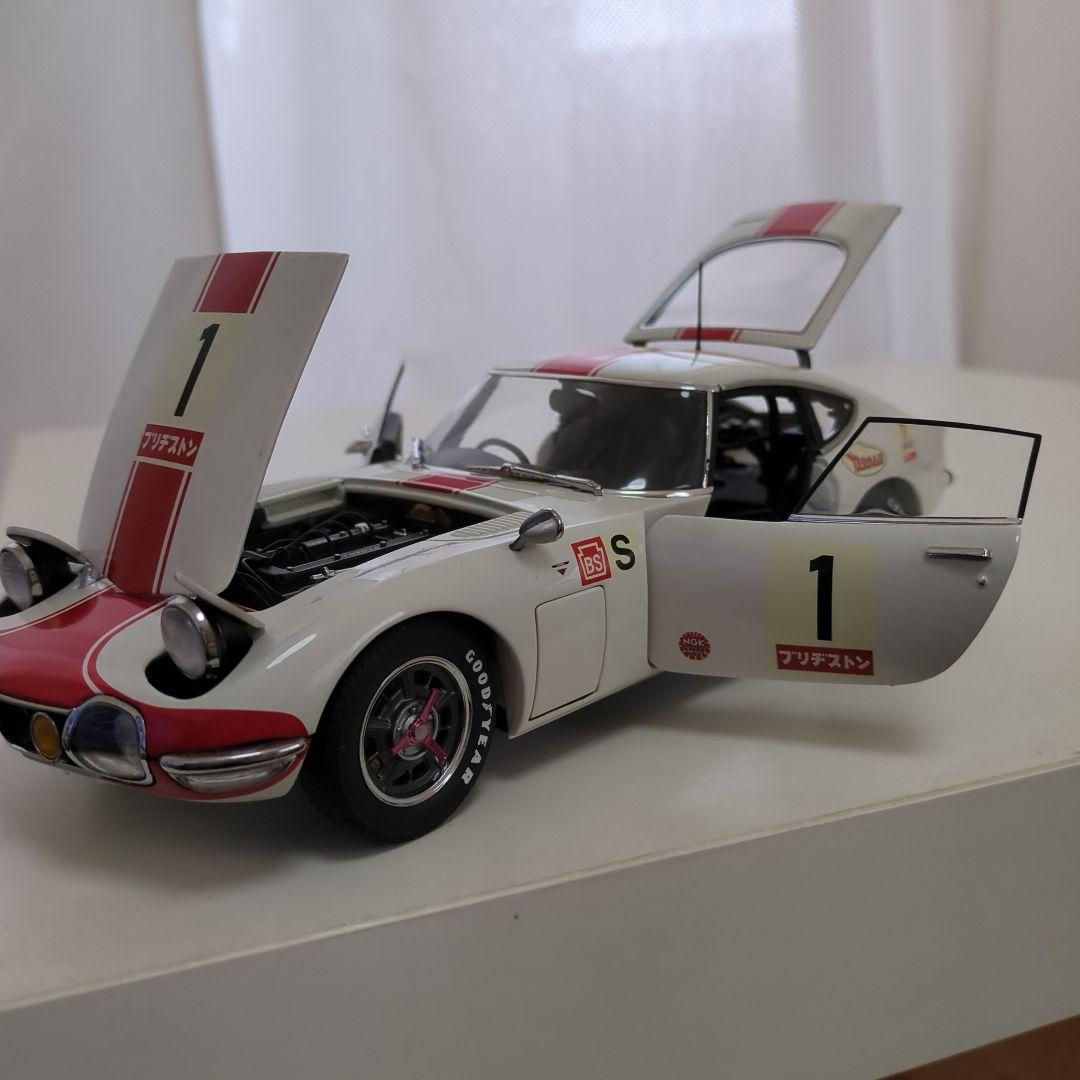 オートアート、トヨタ2000GT、2台セット　1/18ミニカー