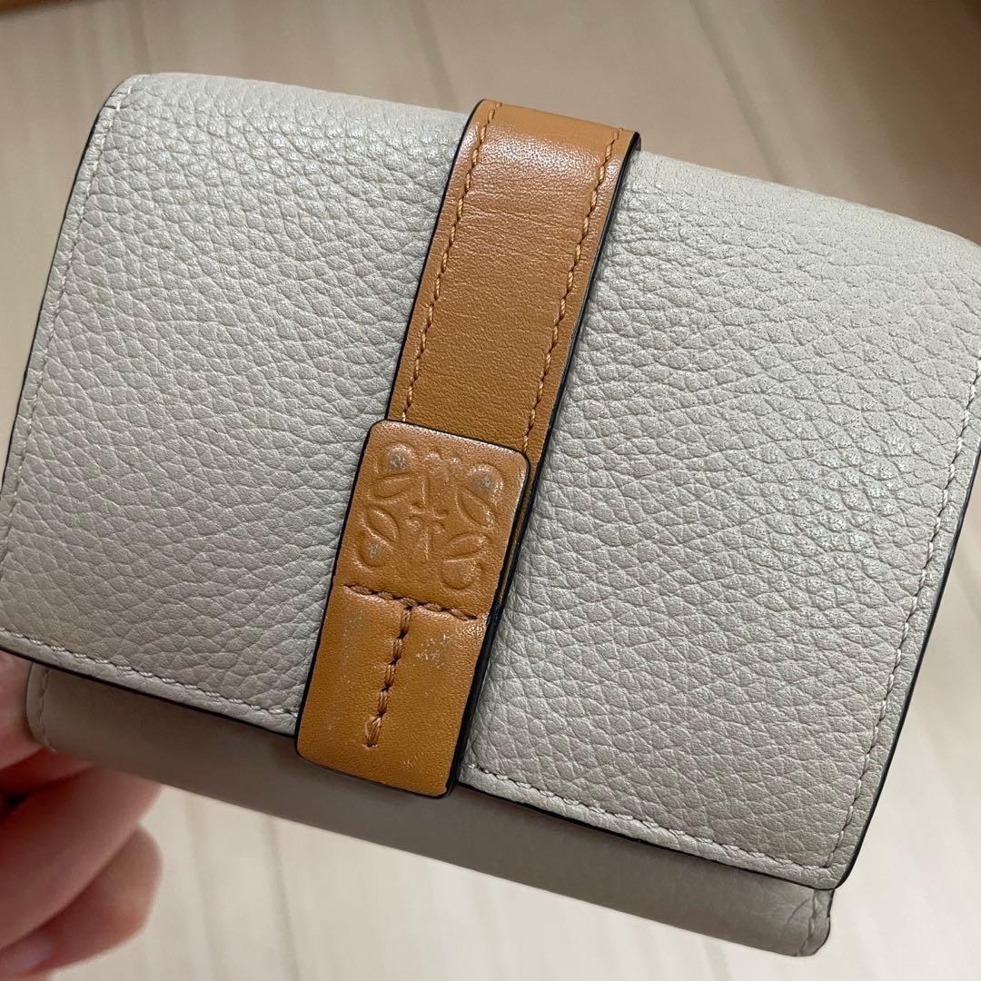 ロエベ　三つ折り財布　ライトオーツ