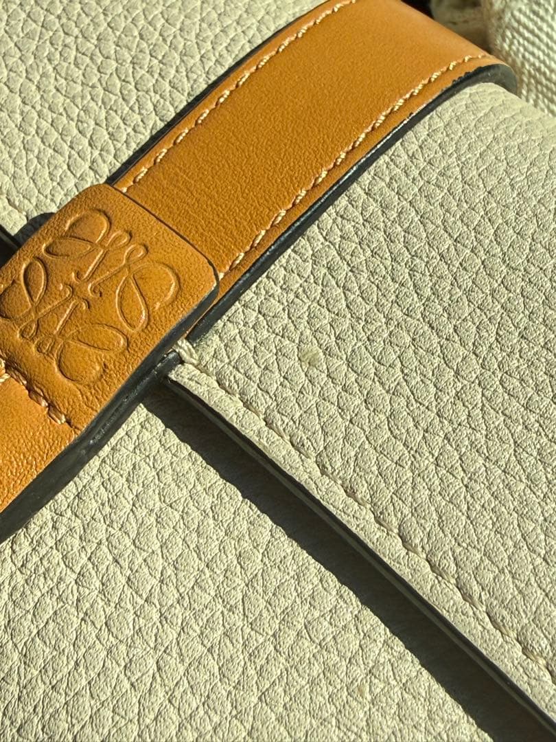 美品即発送！ロエベ LOEWE バーティカル ウォレット スモール 三つ折り財布