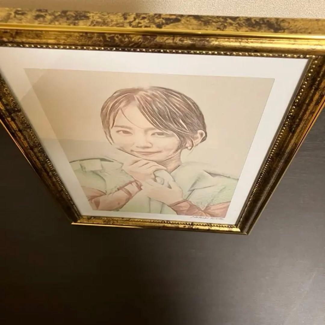女優画21 額装品　額縁寸法32.7㎝×24.0㎝×1.5㎝　色鉛筆画　定款付