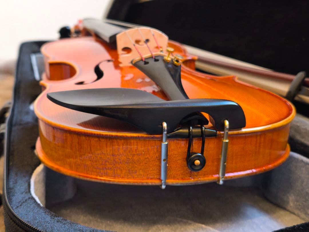 美品 4/4 バイオリン（裏板一枚板）弓・ケース・松脂・肩当てセット／すぐ演奏可