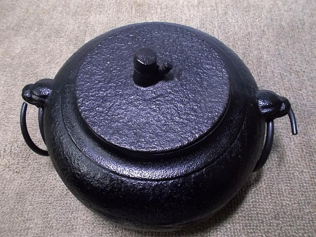 良品 未使用多数 茶道具 鉄鋳物 茶釜 五徳 風炉 釜環 おまけで織部敷板