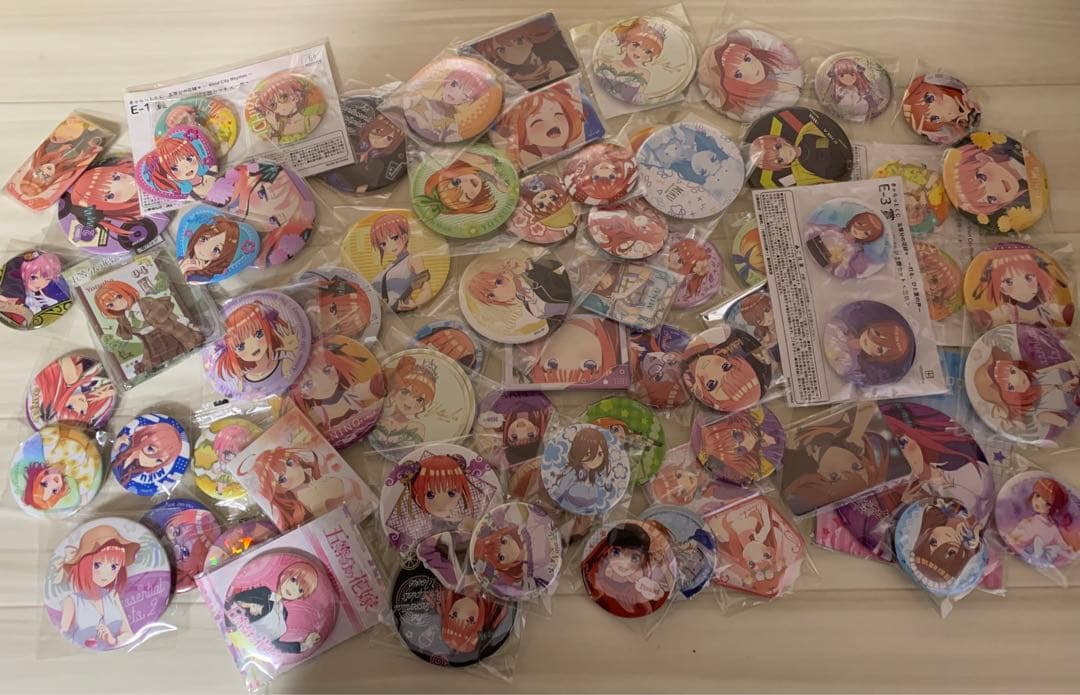 五等分の花嫁 200個以上 大量まとめ売り 缶バッジ アクスタなど