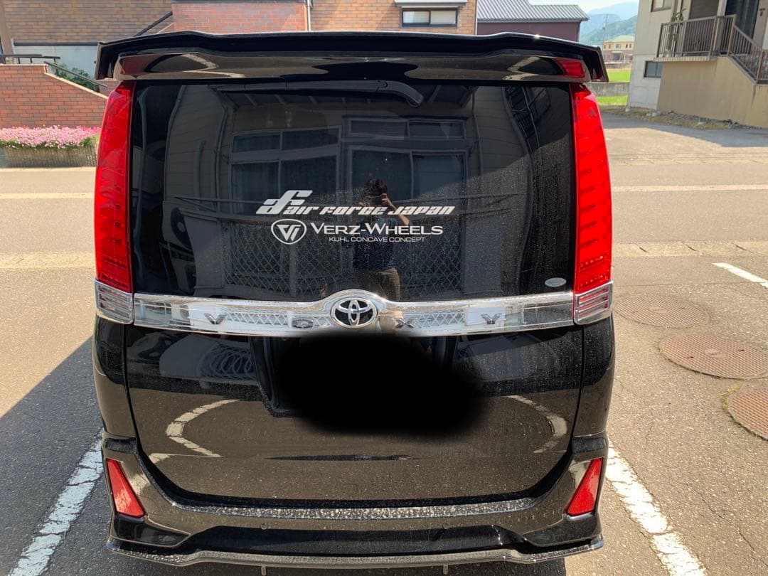 80ヴォクシーノアエスクァイアダズフェローズテールランプ 右側新品