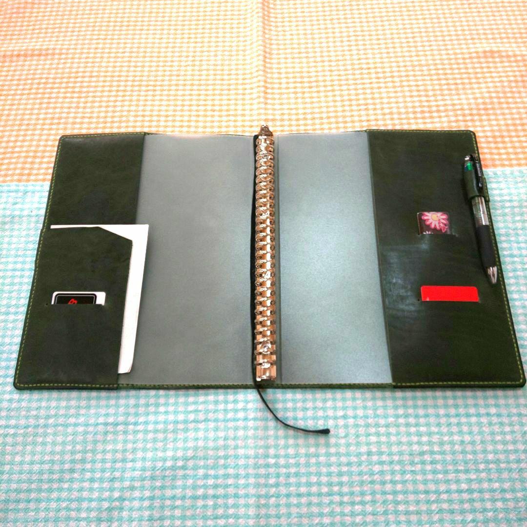 オイルワックスヌメ革 ダークグリン レザーカバー、B5 26穴バインダー付