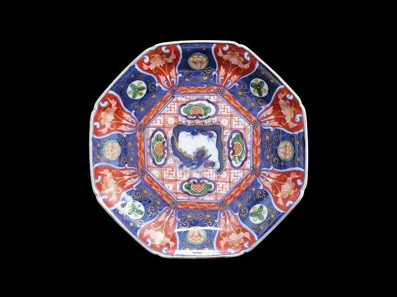 大聖寺伊万里 金襴手 菊花四方襷紋に団龍紋の図 7寸皿 607AS-DAg