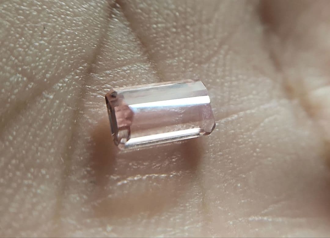 天然 インペリアルトパーズ 0.682ct