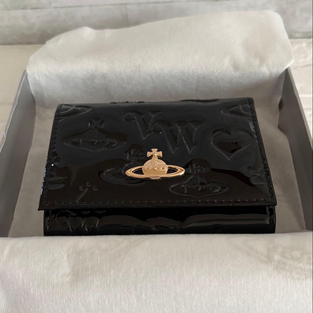 vivian westwood大人可愛いブラックエナメル型押しオーブ三つ折 財布