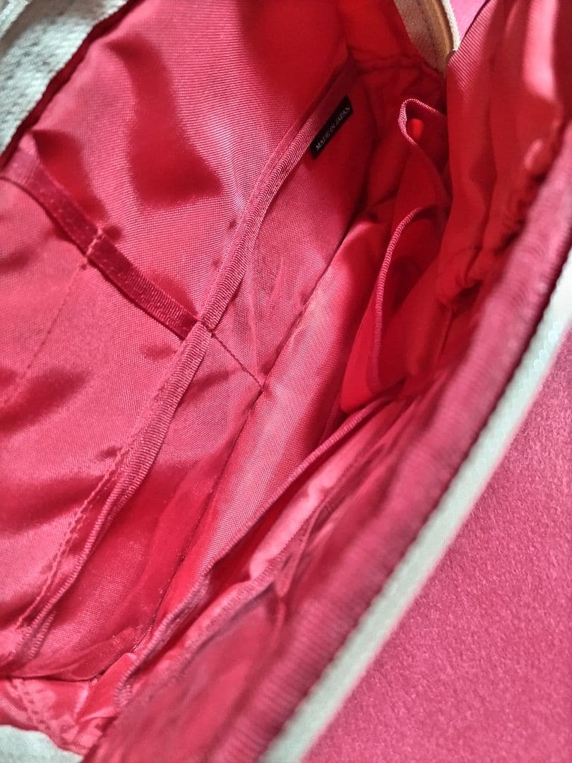 【極美品】アルティザン・アンド・アーティスト　ポーチ　大　リップ柄