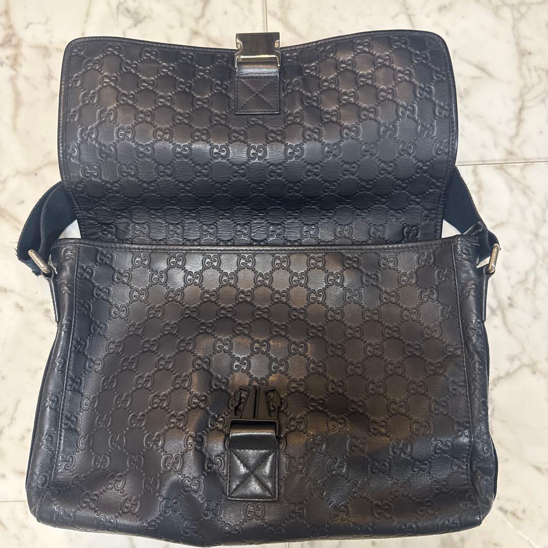 GUCCI ブラック レザー ショルダーバッグ GUCCI