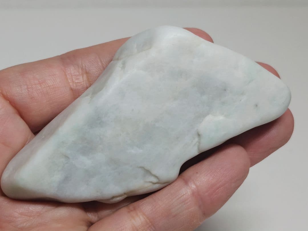 淡白緑 131g 翡翠 ヒスイ 原石 鑑賞石 自然石 誕生石 鉱物 鉱石 水石