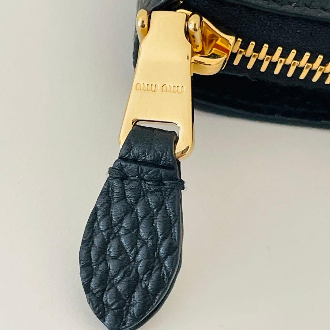 MIU MIU ミュウミュウ レザー 2つ折り財布 ブラック