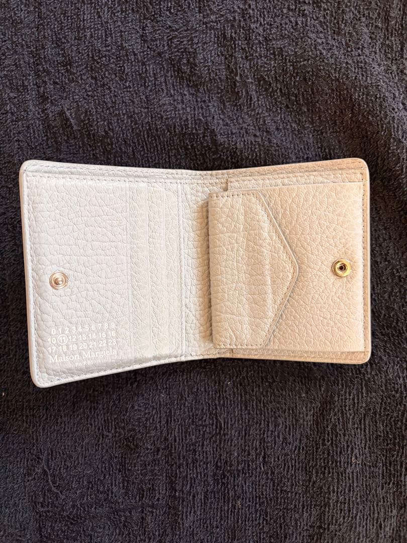 Maison Margiela レザー 二つ折り財布 ライトグレー 箱付き - メルカリ